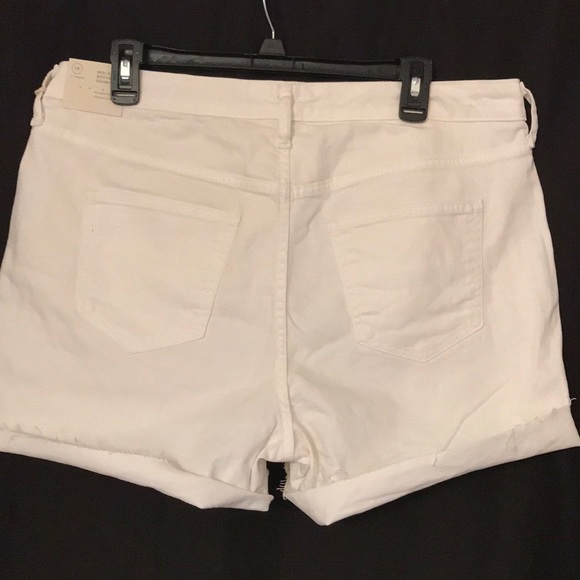 NWT white denim shorts - Picture 2 of 4
